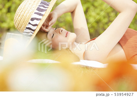 女性　女子旅　リゾート 53954927