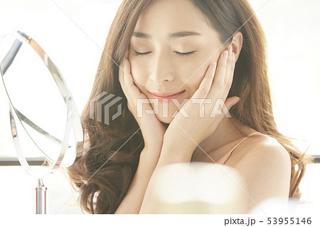 女性　ビューティー　 53955146