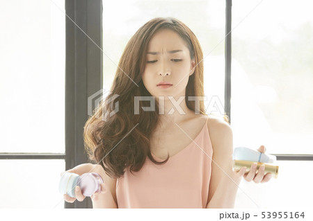 女性　ビューティー　 53955164