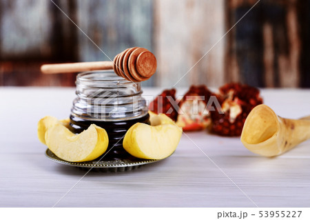 Honey jar with apples Rosh Hashana hebrew 53955227
