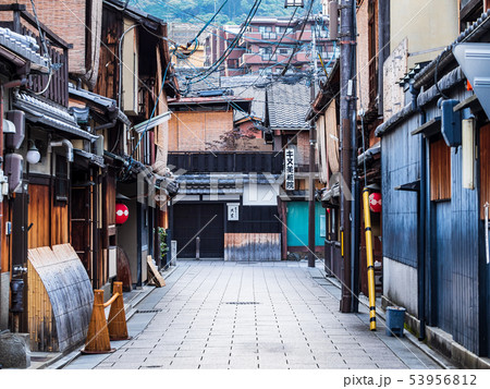 京都 祇園 花見小路の路地 京都 祇園 花見小路の路地 53956812
