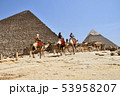 ラクダとピラミッド 53958207