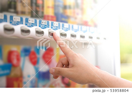 自動販売機　購入　夏 53958804