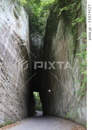燈籠坂大師の切通しトンネル（旧城山隧道） 53974527