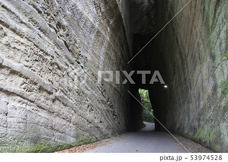 燈籠坂大師の切通しトンネル(旧城山隧道) 燈籠坂大師の切通しトンネル(旧城山隧道) 53974528