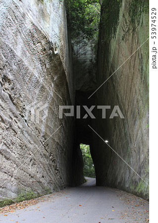 燈籠坂大師の切通しトンネル(旧城山隧道) 燈籠坂大師の切通しトンネル(旧城山隧道) 53974529