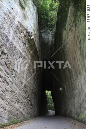 燈籠坂大師の切通しトンネル（旧城山隧道） 53974683