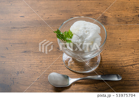 アイスクリーム ジェラート Midsummer cold ice cream アイスクリーム ジェラート Midsummer cold ice cream 53975704
