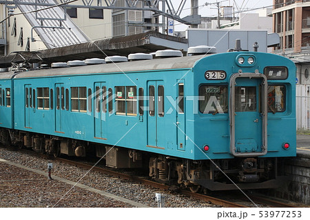 高田駅に停車中の和歌山線・桜井線 高田駅に停車中の和歌山線・桜井線 53977253
