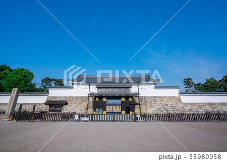 京都　二条城の東大手門　 53980058