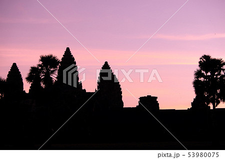 Silhouette of the towers of the temple of Angkor  53980075