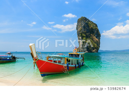 Beautiful crystal clear turquoise blue sea and 53982674