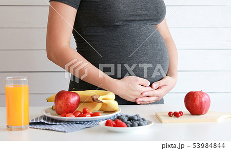 Pregnant woman drink orange fruit juice Pregnant woman drink orange fruit juice 53984844