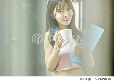 会社 オフィス 廊下 53989040