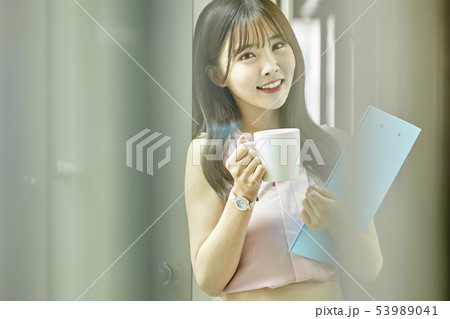 会社 オフィス 廊下 53989041