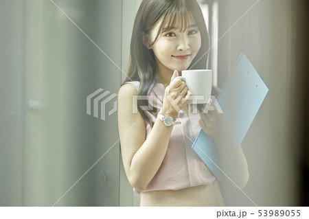 会社 オフィス 廊下 53989055