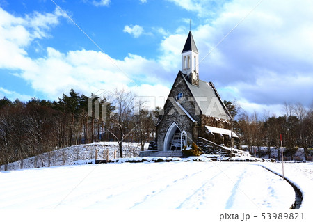 牧歌の里の教会　雪景色 53989821