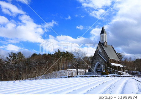 牧歌の里の教会　雪景色 53989874