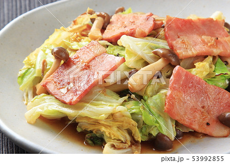 キャベツとベーコンの炒め物 キャベツとベーコンの炒め物 53992855