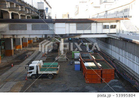 高架化が進む新潟駅（2018年11月） 53995804