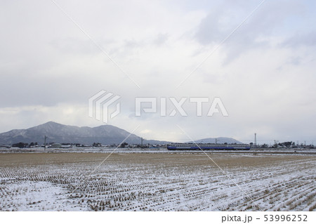 終焉近い冬の越後線115系（三次新潟色） 53996252