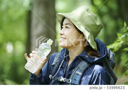 山登り　登山　女性 53996623