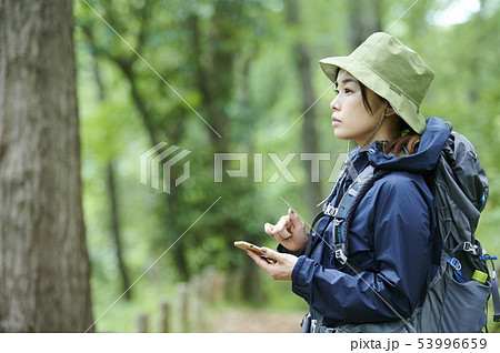 山登り　登山　女性 53996659