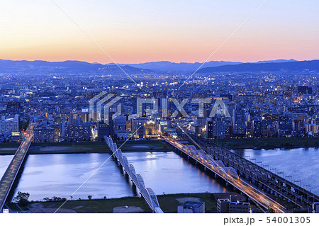 大阪・都市風景・淀川の夕景 54001305