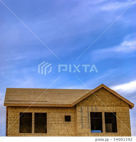 Front roof of home under construction copy space Front roof of home under construction copy space 54001592