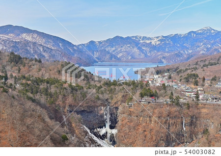 明智平からの中禅寺湖及び華厳の滝の景色 明智平からの中禅寺湖及び華厳の滝の景色 54003082