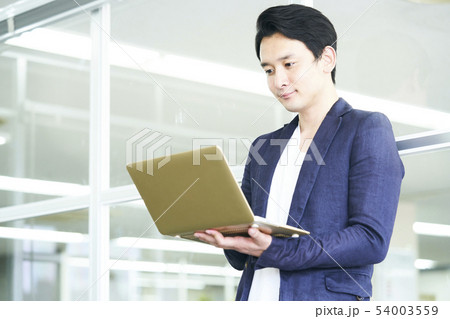 若いビジネスマン 若いビジネスマン 54003559