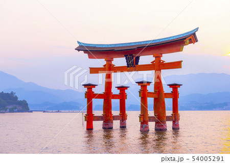 夕焼けの宮島 54005291