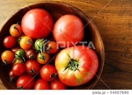カラフルなトマト 54007690