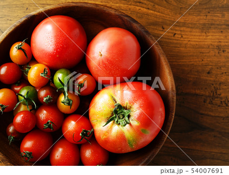 カラフルなトマト 54007691