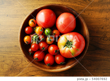 カラフルなトマト 54007692