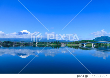 初夏の富士山　河口湖 54007907