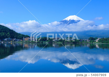 初夏の富士山　河口湖 54007909