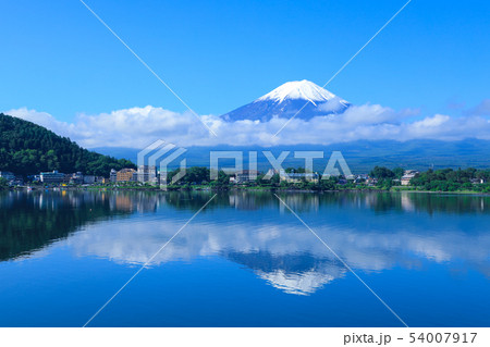 初夏の富士山　河口湖 54007917