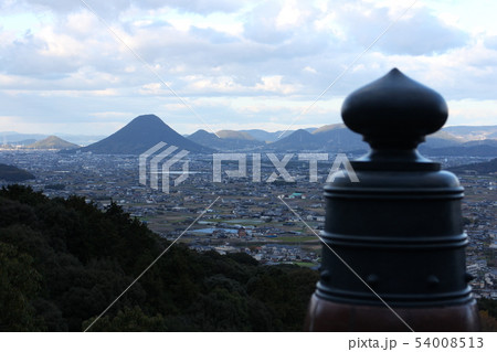 金刀比羅宮本宮前の展望台から望む讃岐富士 54008513