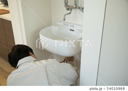 水漏れ修理 54010968