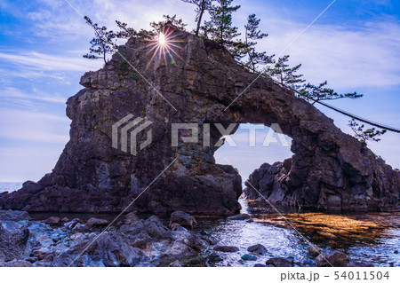 （石川県）能登半島　機具岩（はたごいわ） 54011504