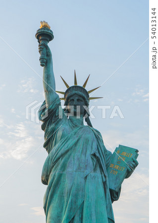 Close up statue of liberty 54013144