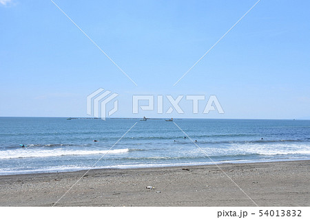 初夏の茅ヶ崎海岸 エボシ岩 初夏の茅ヶ崎海岸 エボシ岩 54013832