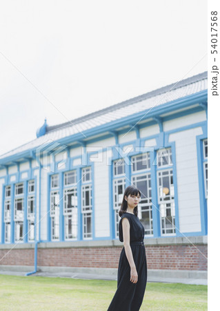 洋館の女性 洋館の女性 54017568