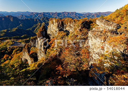 紅葉の妙義山・大砲岩 54018044