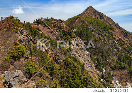 日光 女峰山 (帝釈山方面から望む) 日光 女峰山 (帝釈山方面から望む) 54019455