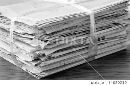 新聞紙　古紙　リサイクル　再利用　古紙回収 54020250