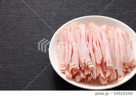 薄切りハムの細切り。 54020300