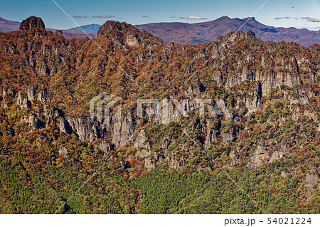 妙義山・茨尾根のピークから見る裏妙義と鼻曲山 54021224