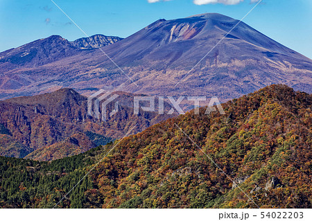 妙義山・茨尾根のピークから見る裏妙義と浅間山 妙義山・茨尾根のピークから見る裏妙義と浅間山 54022203